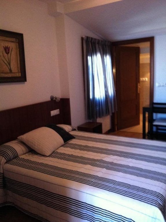 Фото Hostal Adelia