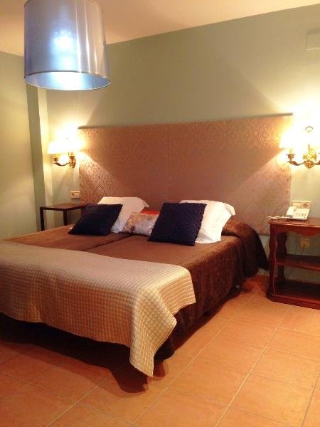 Фото Hotel Patilla Ciudad de Requena