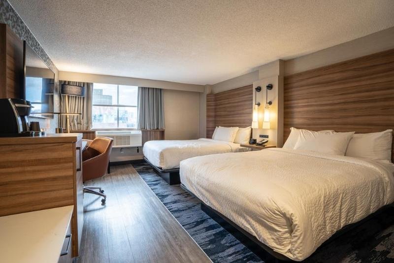 Фото Fairfield by Marriott Montreal Downtown