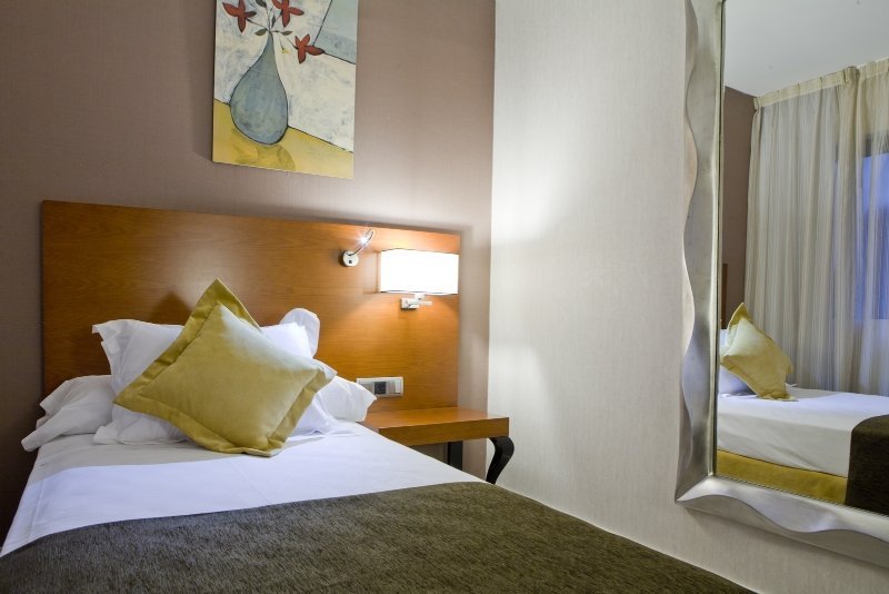 Фото Hotel Puerta de Toledo