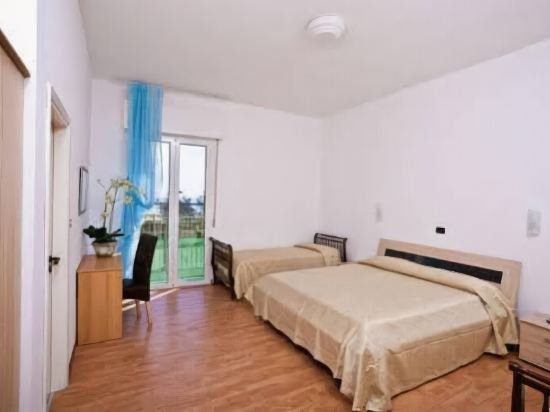 Фото Hotel Holiday Park