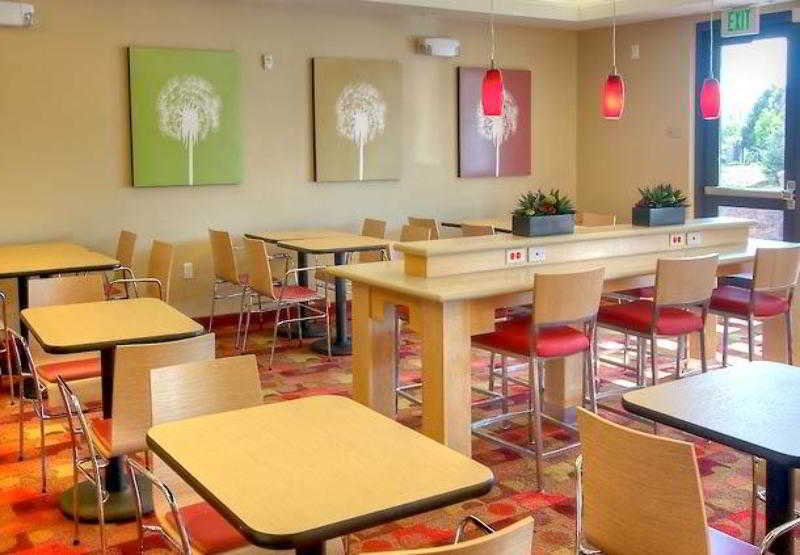 Фото TownePlace Suites by Marriott Denver Airport at Gateway Park