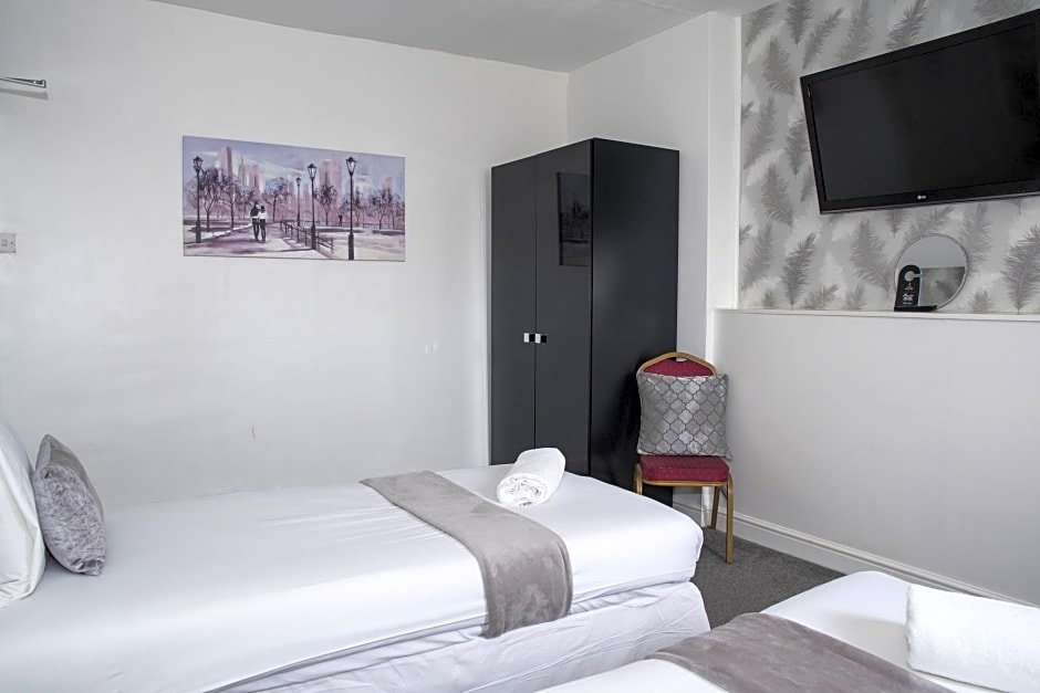 Фото The Mitre Hotel