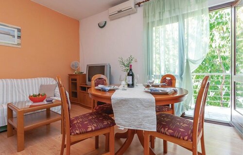 Жильё посуточно Amazing Home in Srima With Wifi and 2 Bedrooms в Водице