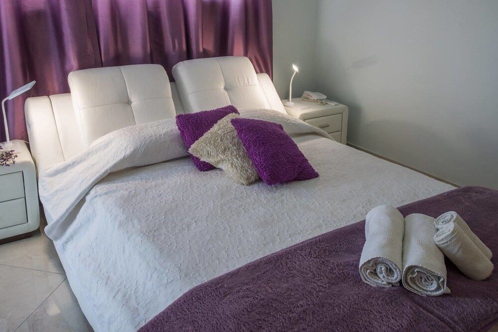 Фото Mesogios House Suites