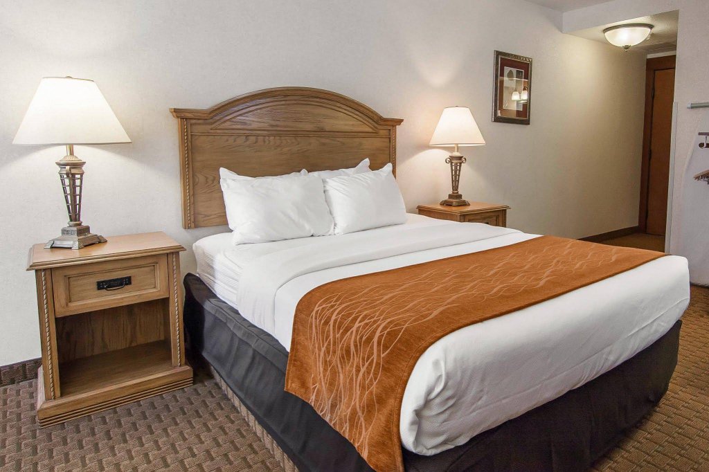 Фото Kathryn Riverfront Inn, Ascend Hotel Collection