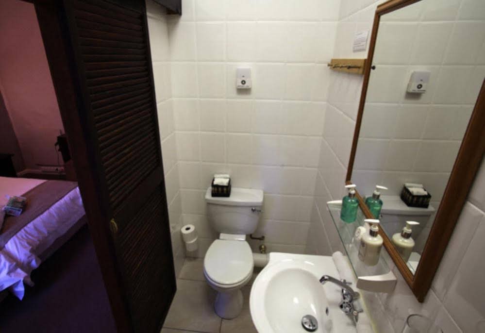 Фото Point B Guest House