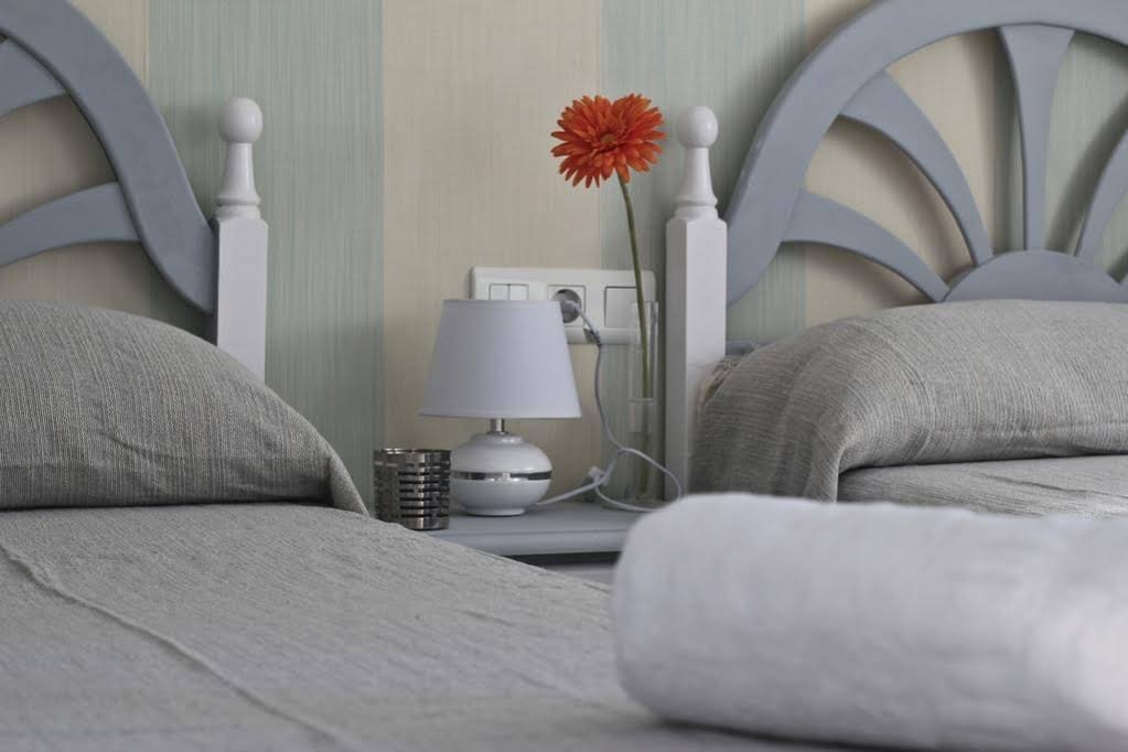 Фото Hostal Luna de Nerja