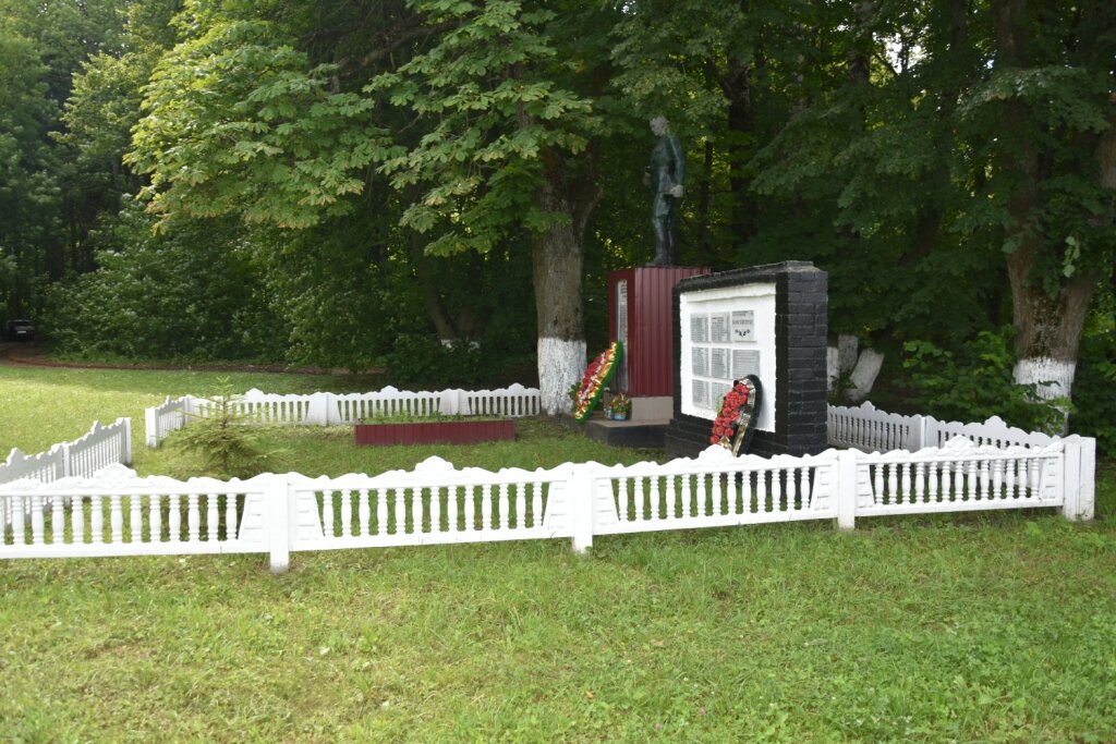Monument, memorial Братская могила воинов Советской Армии, погибших в период Великой Отечественной войны, Kursk Oblast, photo