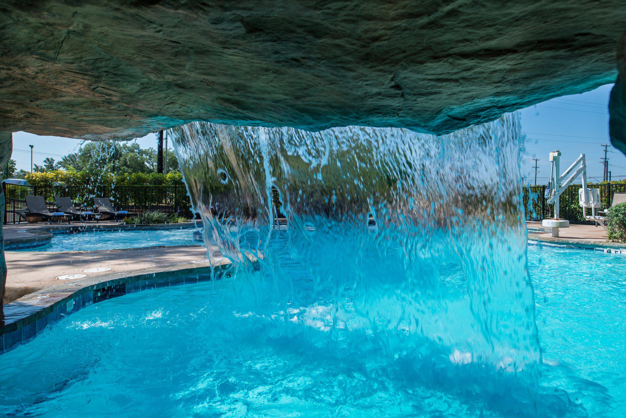 Фото Holiday Inn Express & Suites San Antonio Medical-Six Flags, an Ihg Hotel