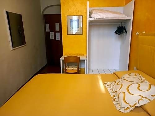 Фото Hotel Tourist House