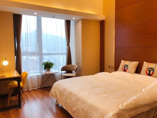 Фото The Roost Hotel