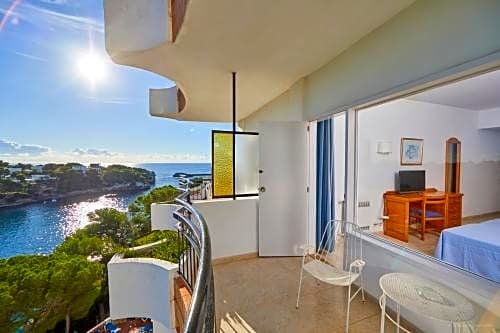 Фото Hotel Cabot Cala Ferrera