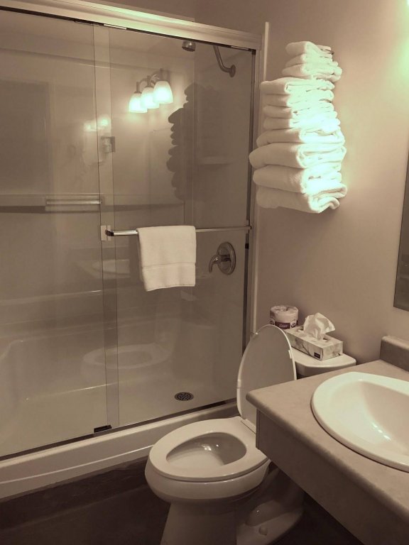 Фото Park West Inn