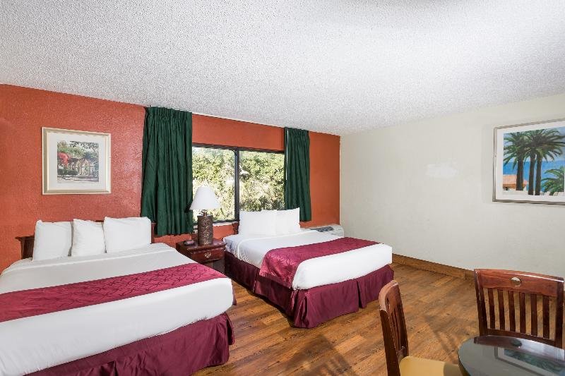 Фото Ocean Reef Hotel