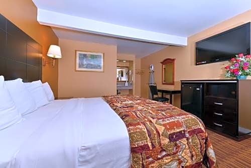 Фото Americas Best Value Inn Los Angeles at S Alvarado St