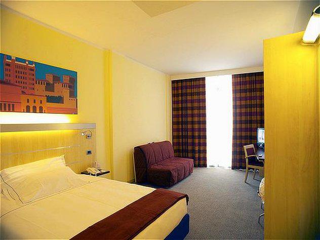 Фото Holiday Inn Express Parma