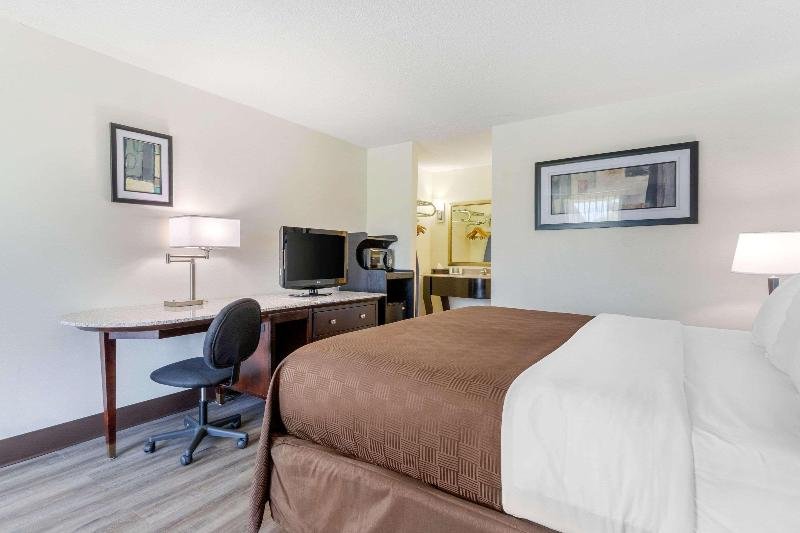 Фото Days Inn and Suites by Wyndham Oxford