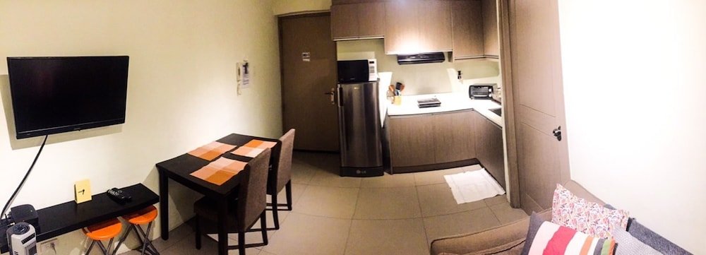 Фото Antel Serenity Suite Poblacion Makati