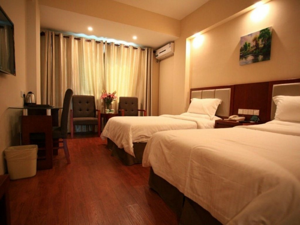 Hotel GreenTree Inn Sanya Heping Street Qingren Bridge Express Hotel, Sanya, photo