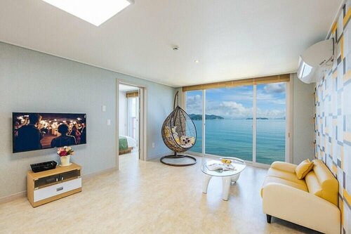 Гостиница Geoje beach house