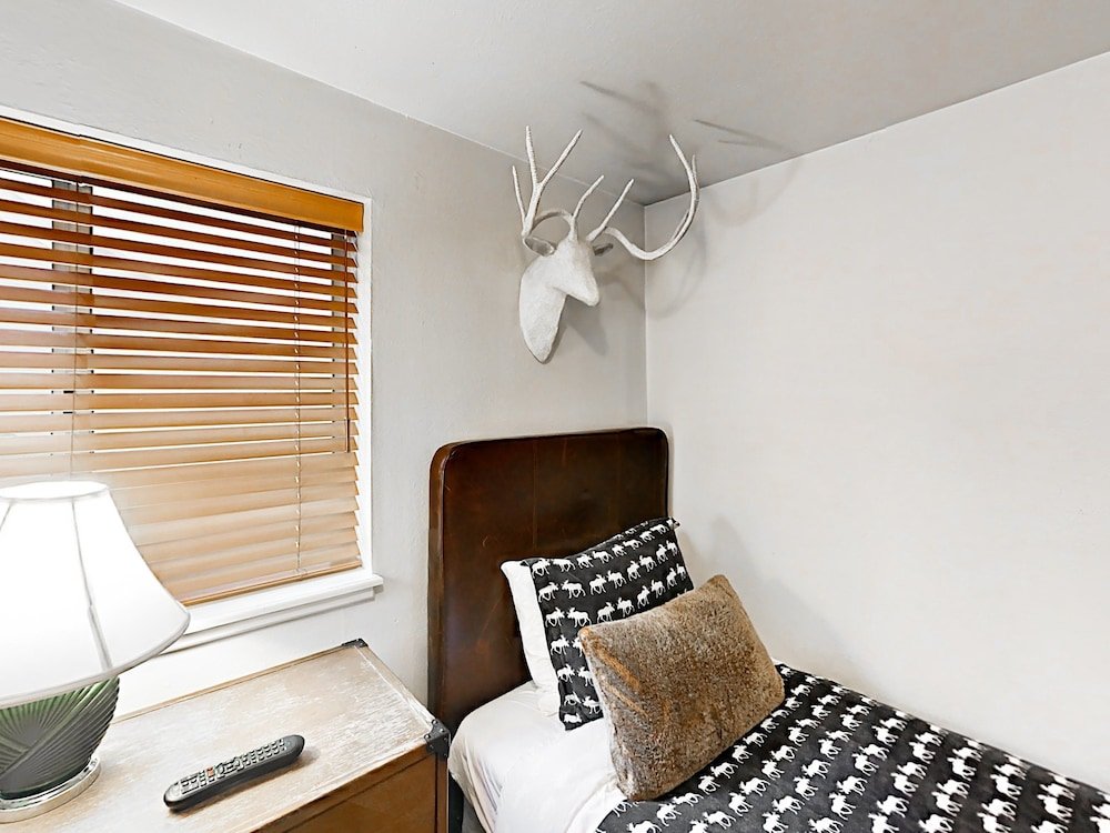 Фото 940 Waters Ave Condo Unit 101 - 2 Br condo by RedAwning