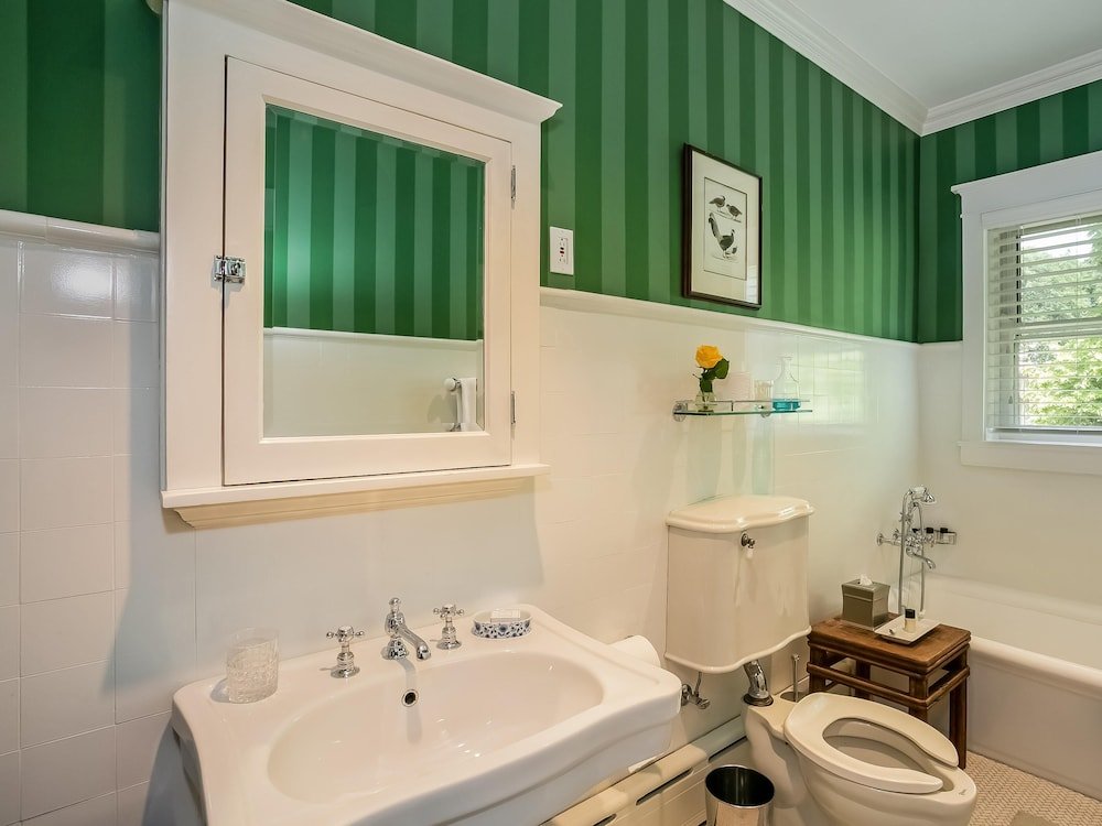 Фото Bishops Hall