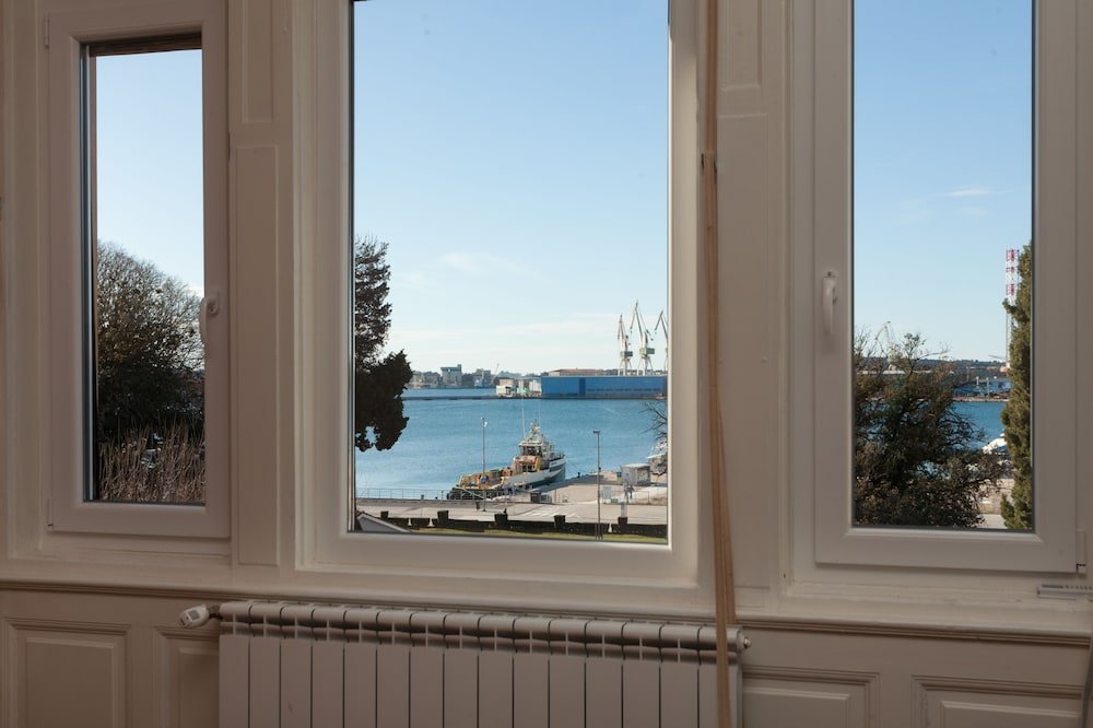 Фото Villa Muenz Luxurious Residence