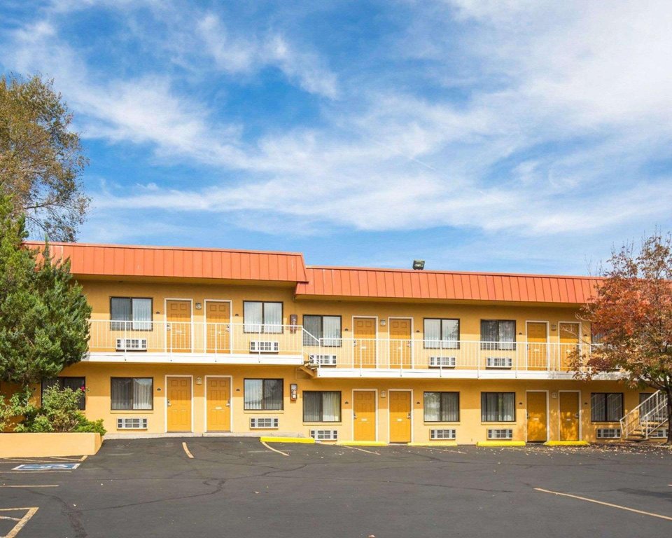 Фото Rodeway Inn at Nevada State Capitol