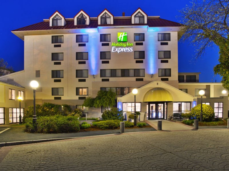 Фото Holiday Inn Express Boston - Waltham, an Ihg Hotel