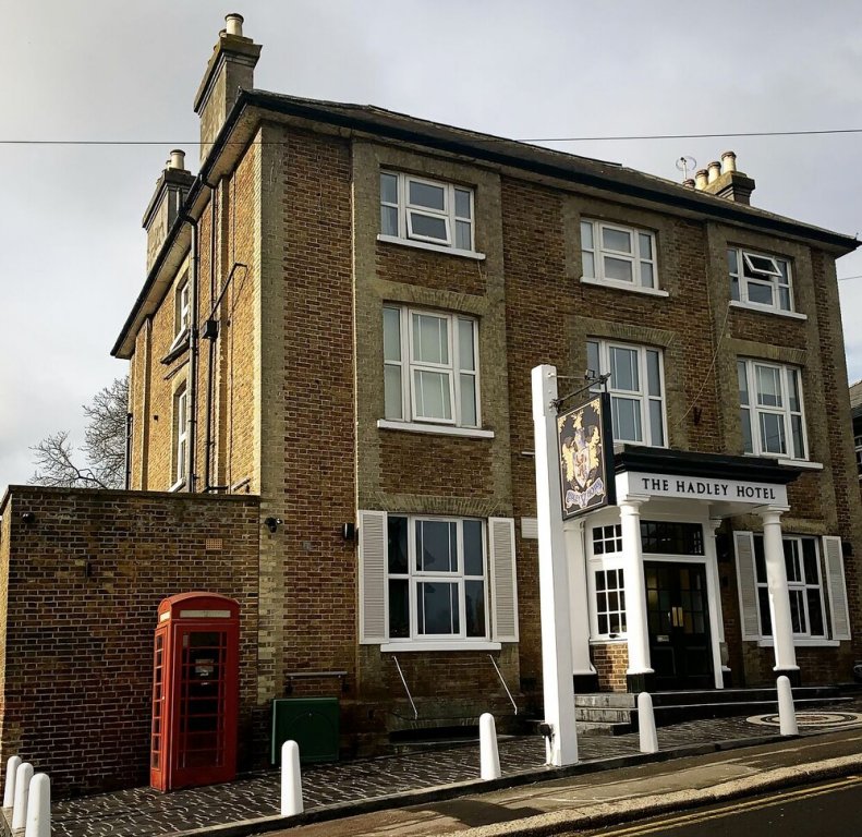 Фото The Hadley Hotel