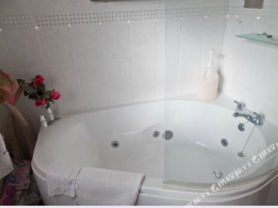 Фото Little Red Rooster Rest and SPA