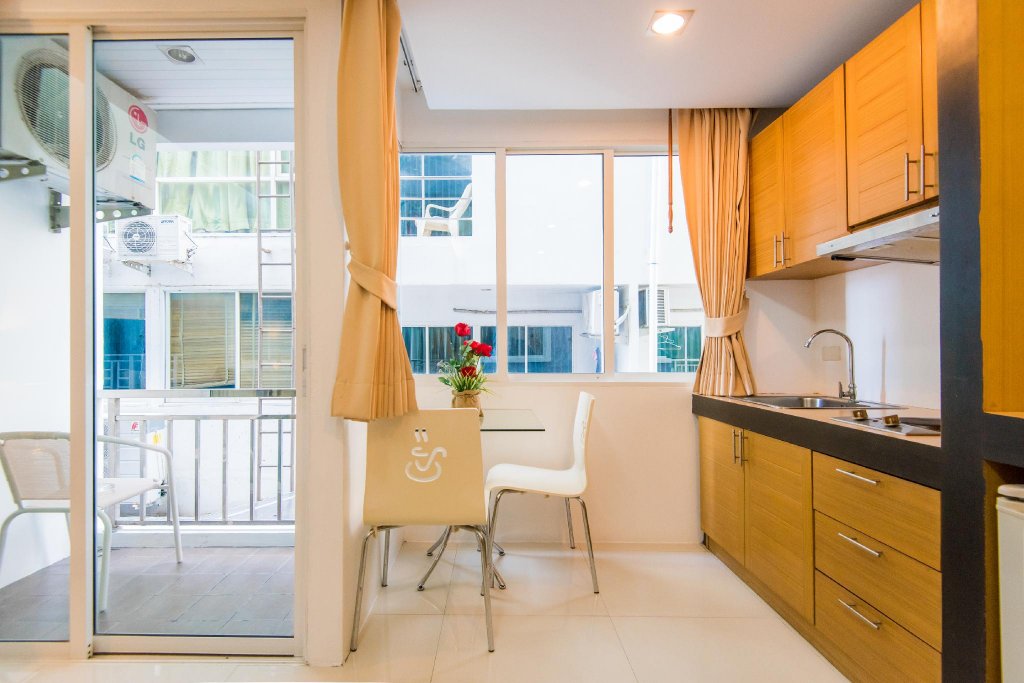 Фото Hallo Patong Hotel & Restaurant