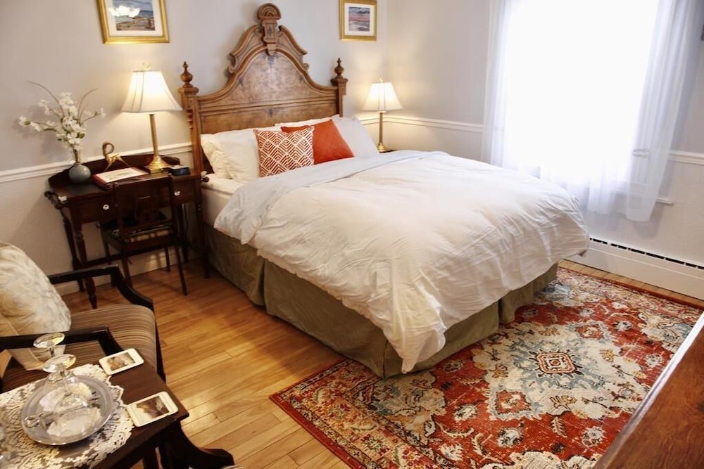 Фото Charlotte's Rose Inn