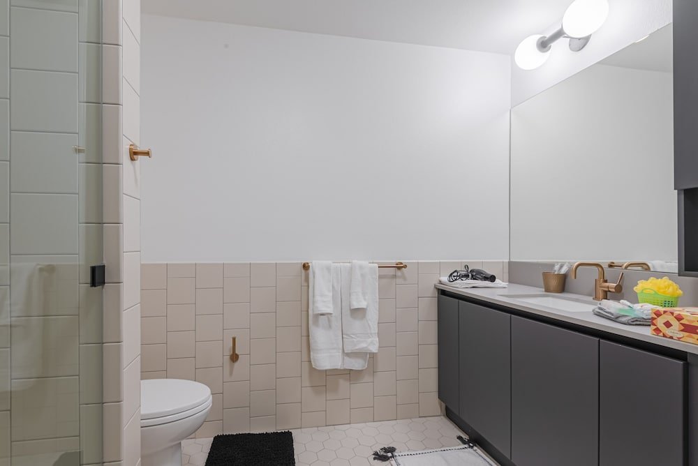 Фото Gorgeous Hollywood Living - 2 Bedroom