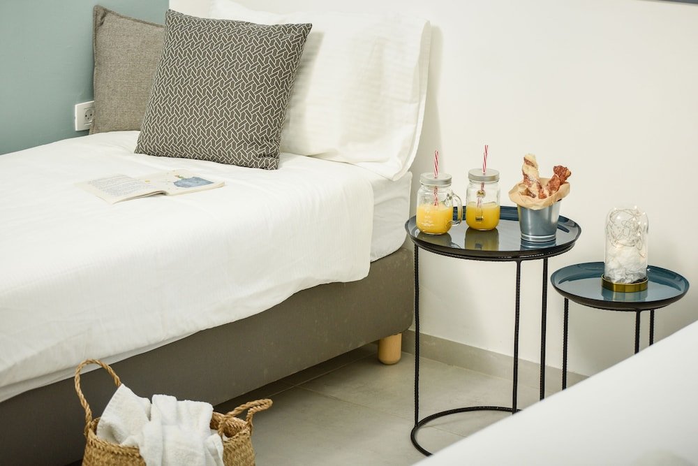 Фото Stylish with Balcony Viewing Rothschild