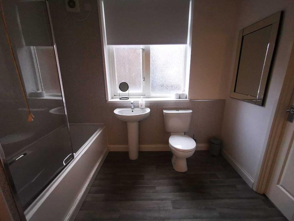 Фото Alexander Apartments Powdene House