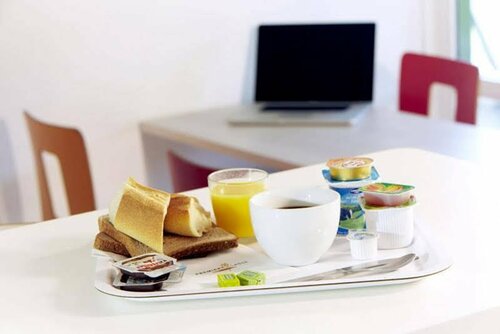 Гостиница Premiere Classe Creil - Villers Saint Paul в Санлях