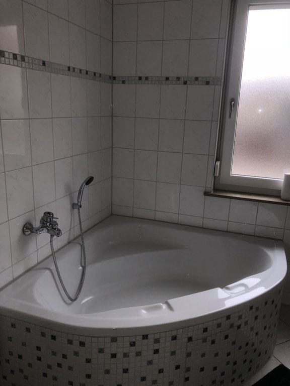 Фото Fewo Reutlingen Heinestrasse Dg