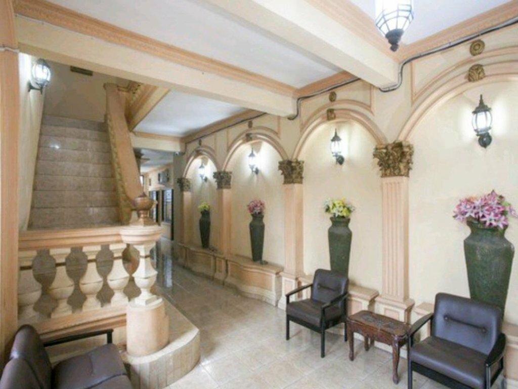 Hotel RedDoorz near Mall Ciputra World Surabaya, Surabaya, photo