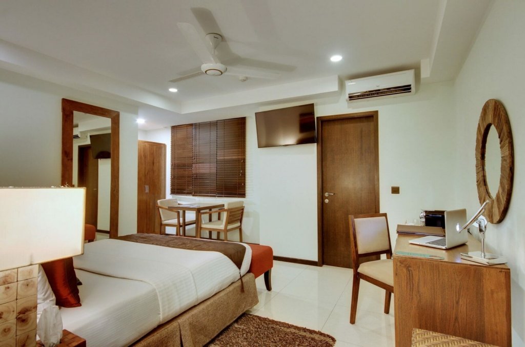 Фото The Somerset Hotel