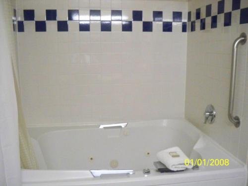 Фото Baymont by Wyndham Golden/Red Rocks