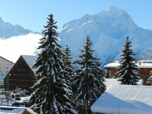 Гостиница Hotel Le Cairn в Ле-Дёз-Альп