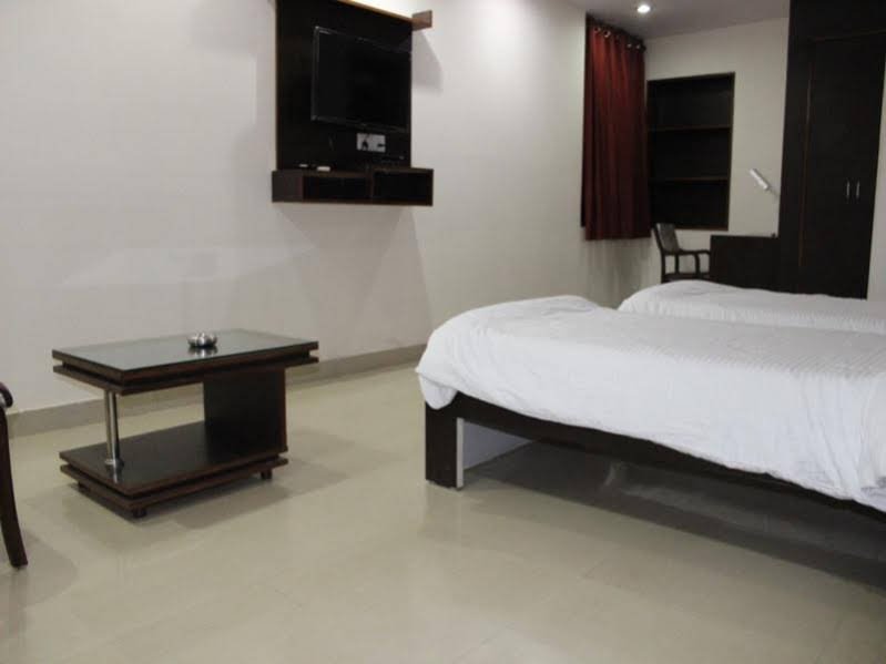 Фото Airport Sky Inn