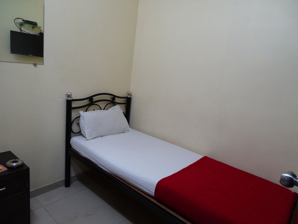 Фото Decent Guest House