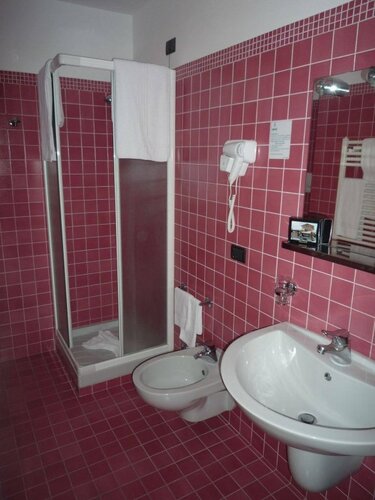 Внешний вид отеля Albergo Il Giardino del Rio в Кастель-ди-Сангрo, фото 2