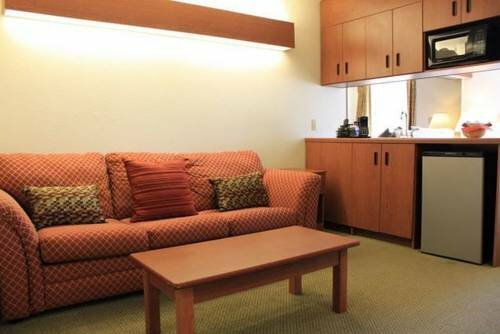 Гостиница Microtel Inn & Suites by Wyndham Cherokee