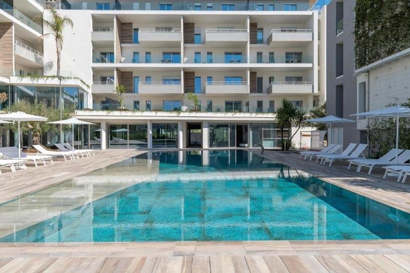 Фото Youmami Lifestyle Suite Hotel