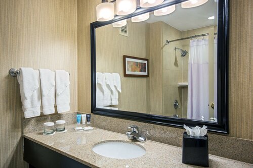 Гостиница Crowne Plaza Newark Airport, an Ihg Hotel в Элизабет