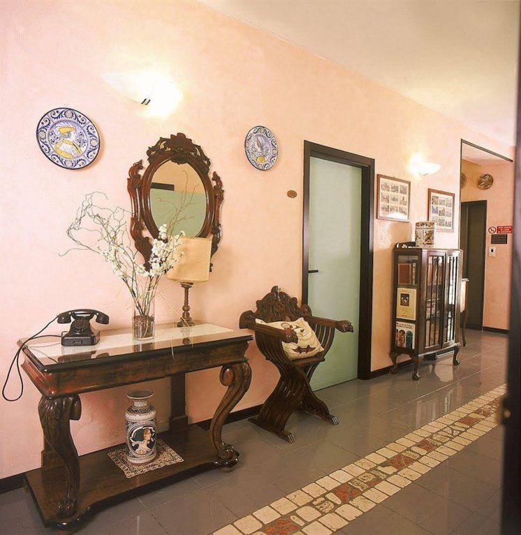 Фото Hotel Amba